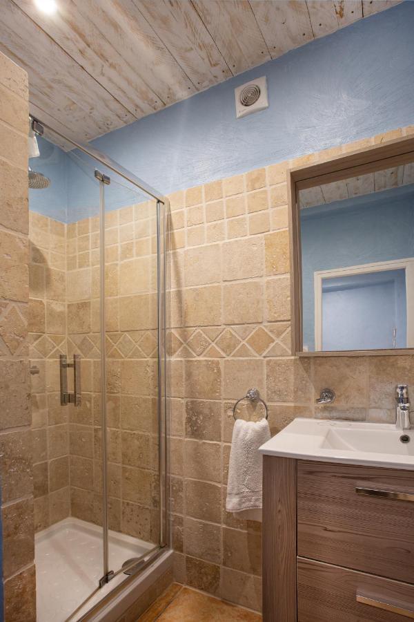 Double Room,1397309234:JPEG